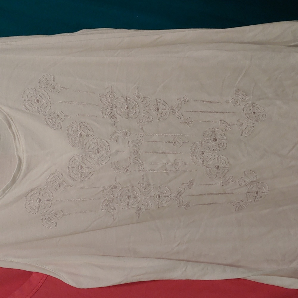 Old Navy Brand 3 pack of Tanks Size Medium - Picture 3 of 6